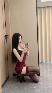 【成都】小辣妹配开档黑丝粉鲍美味
