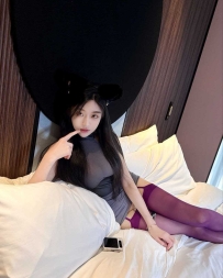 【大连】嫩模大奶美腿配开裆丝袜