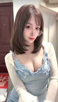 南宁青秀区可甜可魅眼镜妹